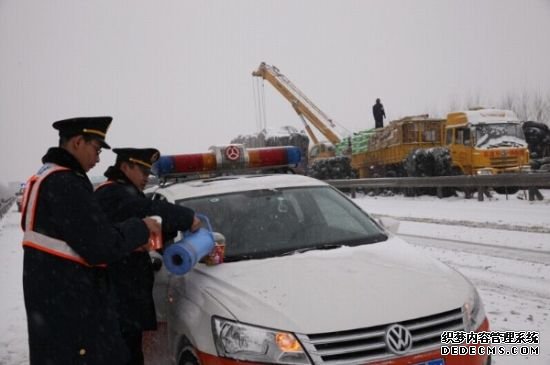 晝夜工作的執(zhí)法隊員