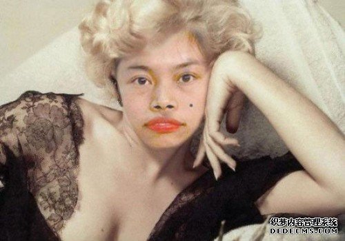 遙想之前鳳姐在美國乘地鐵的照片曝出，我們關(guān)注的只是她粗壯的手臂與腰間的贅肉，而忽視了她手里還一拿著本書。