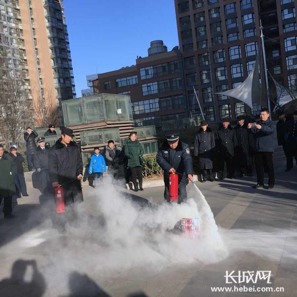 模擬滅火演習(xí)。