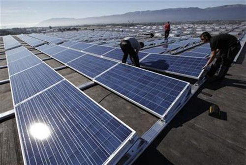 光伏產(chǎn)業(yè)急劇擴張，短短幾年內(nèi)就出現(xiàn)嚴重的產(chǎn)能過剩