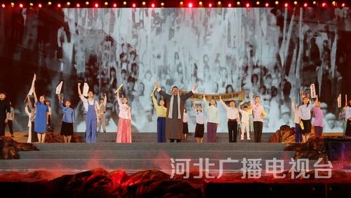 朗誦《口占一絕》。何當(dāng)痛飲黃龍府, 高筑神州風(fēng)雨樓。