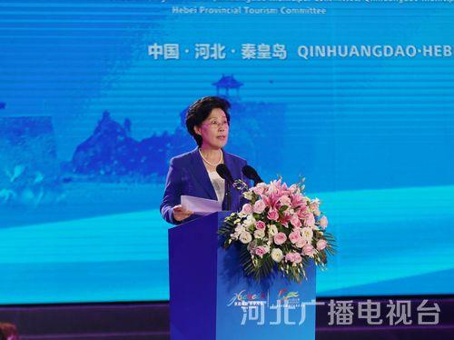 河北省委常委、宣傳部長田向利介紹出席會(huì)議的領(lǐng)導(dǎo)和重要嘉賓：