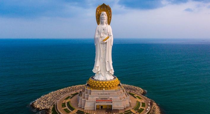  航拍夕陽下三亞南山108米海上觀音像