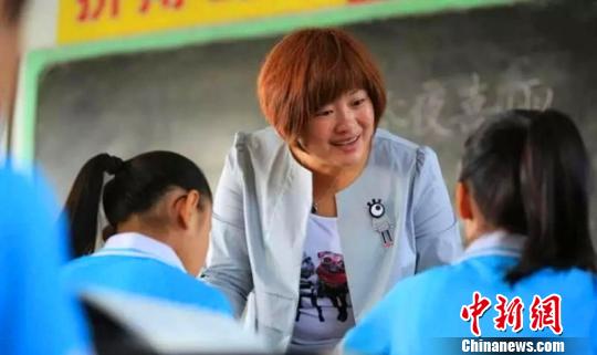 白恒云在課堂任教?！⑽木陻z