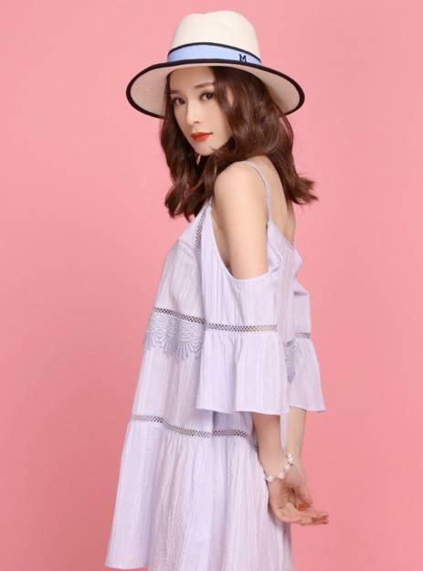 而且這姑娘，真的是使出了渾身解數(shù)來(lái)模仿楊冪??！