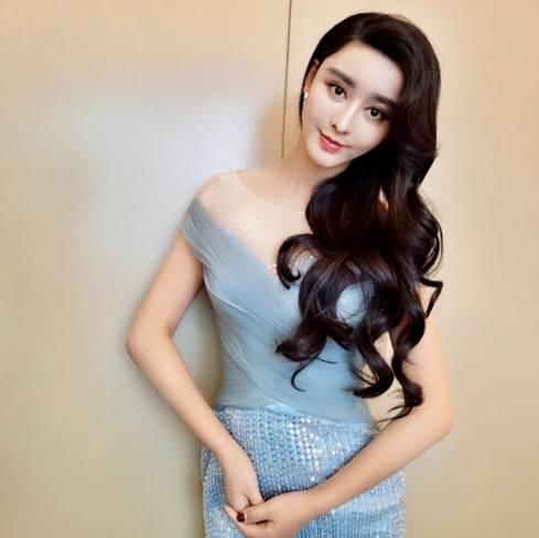 也是模仿范冰冰模仿的唯妙唯俏。