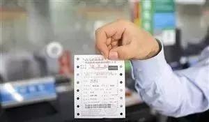 長途客運(yùn)已經(jīng)實施了實名制，遺失車票可以免費(fèi)補(bǔ)辦了。