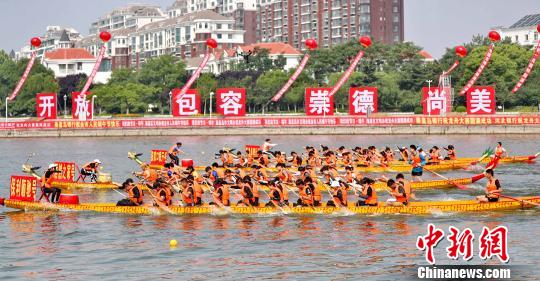 秦皇島大湯河龍舟賽現(xiàn)場(chǎng) 曹建雄 攝