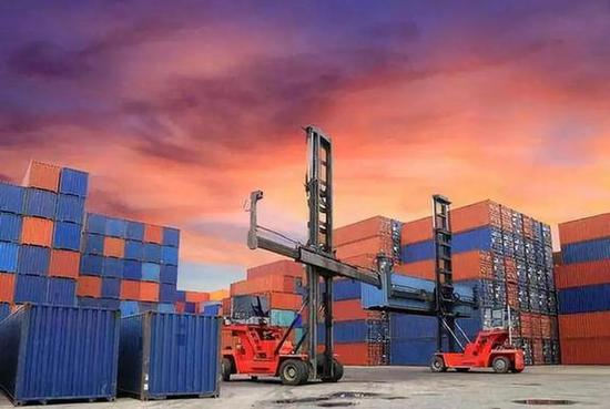 5月30日召開的國務(wù)院常務(wù)會議決定較大范圍下調(diào)日用消費品進口關(guān)稅。